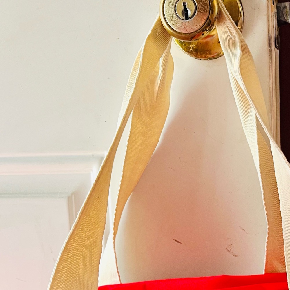 BRAND NEW RED/WHITE "DC LOTTERY" TOP HANDLE DUFFLE BAG (16" L/10" H/10"W) - Picture 9 of 9